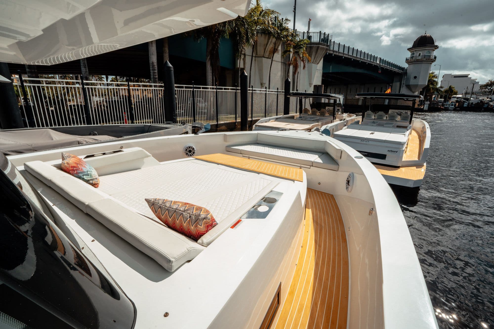 2027 De Antonio Yachts D50 Coupé - 25