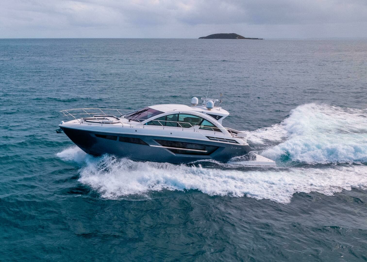 2019 Cruisers Yachts 50 Cantius - Image 5