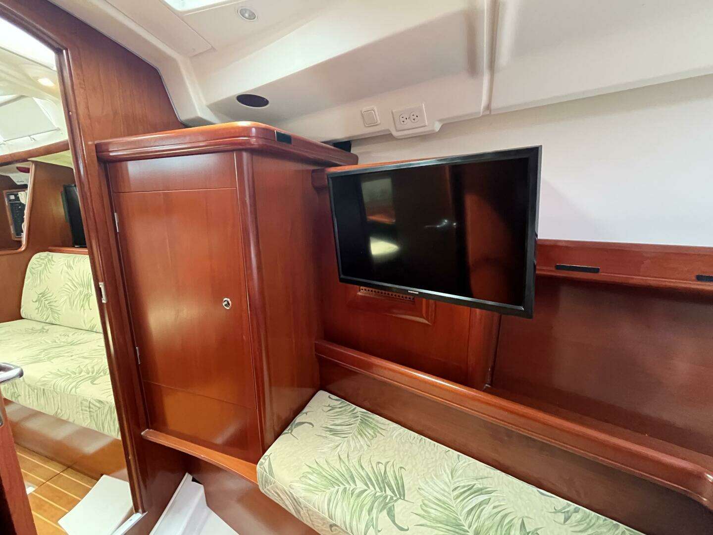2005 Beneteau 423 - Image 27