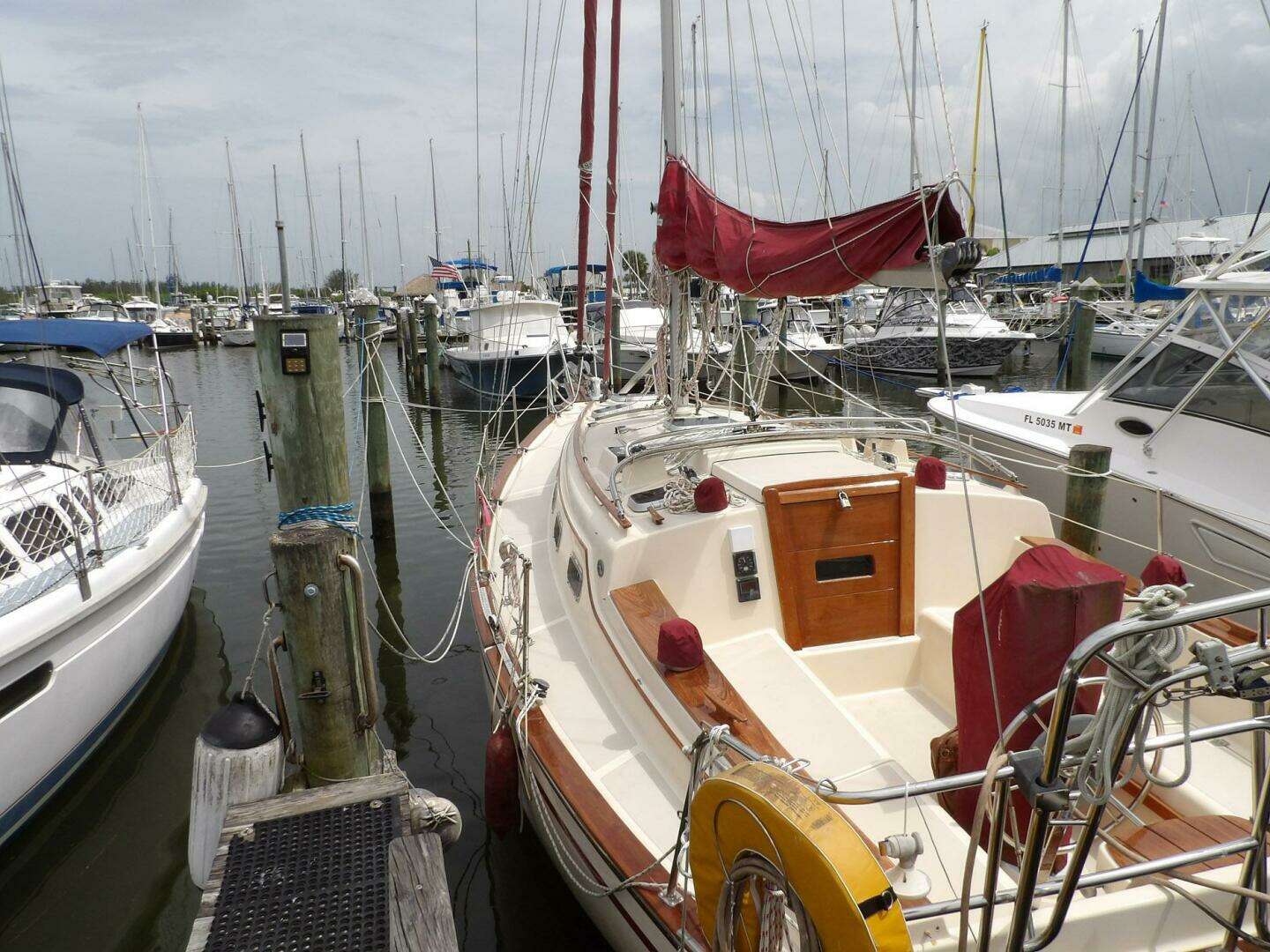 1990 Island Packet 32 - Image 2
