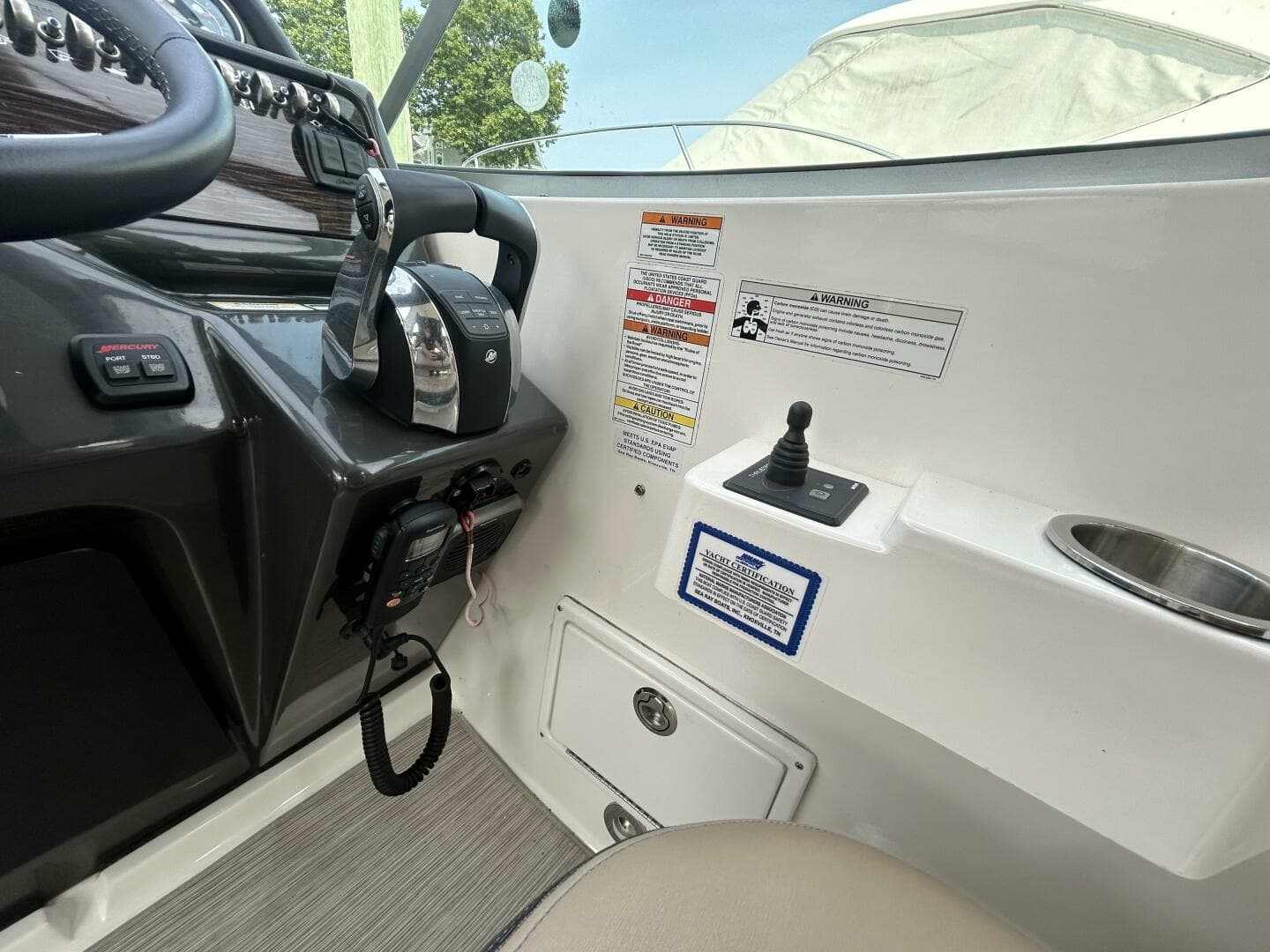 2016 Sea Ray 310 Sundancer - Image 10