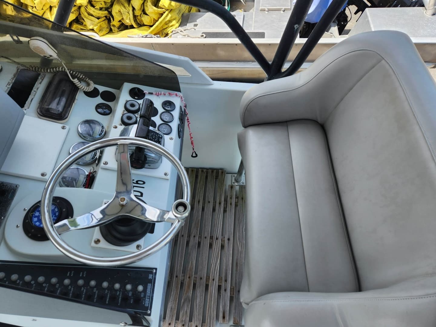2001 Contender 35 Side Console - Image 7