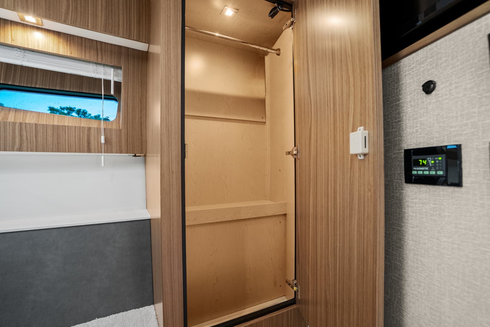 2025 Cruisers Yachts 50 Cantius - Image 53