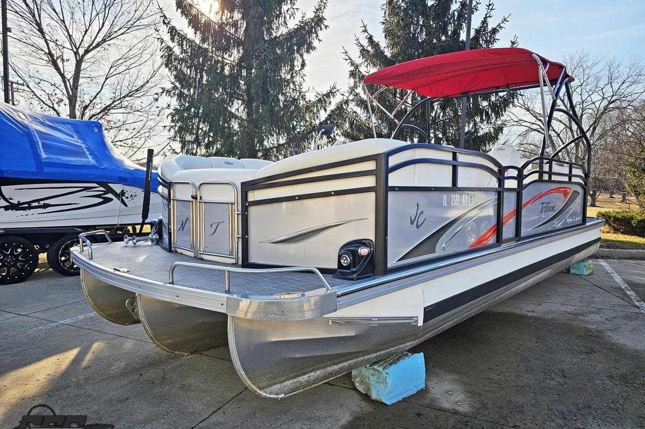 2019 JC Tritoon Neptoon 25 Sport SL pontoon boat with red canopy in a sunny outdoor setting.