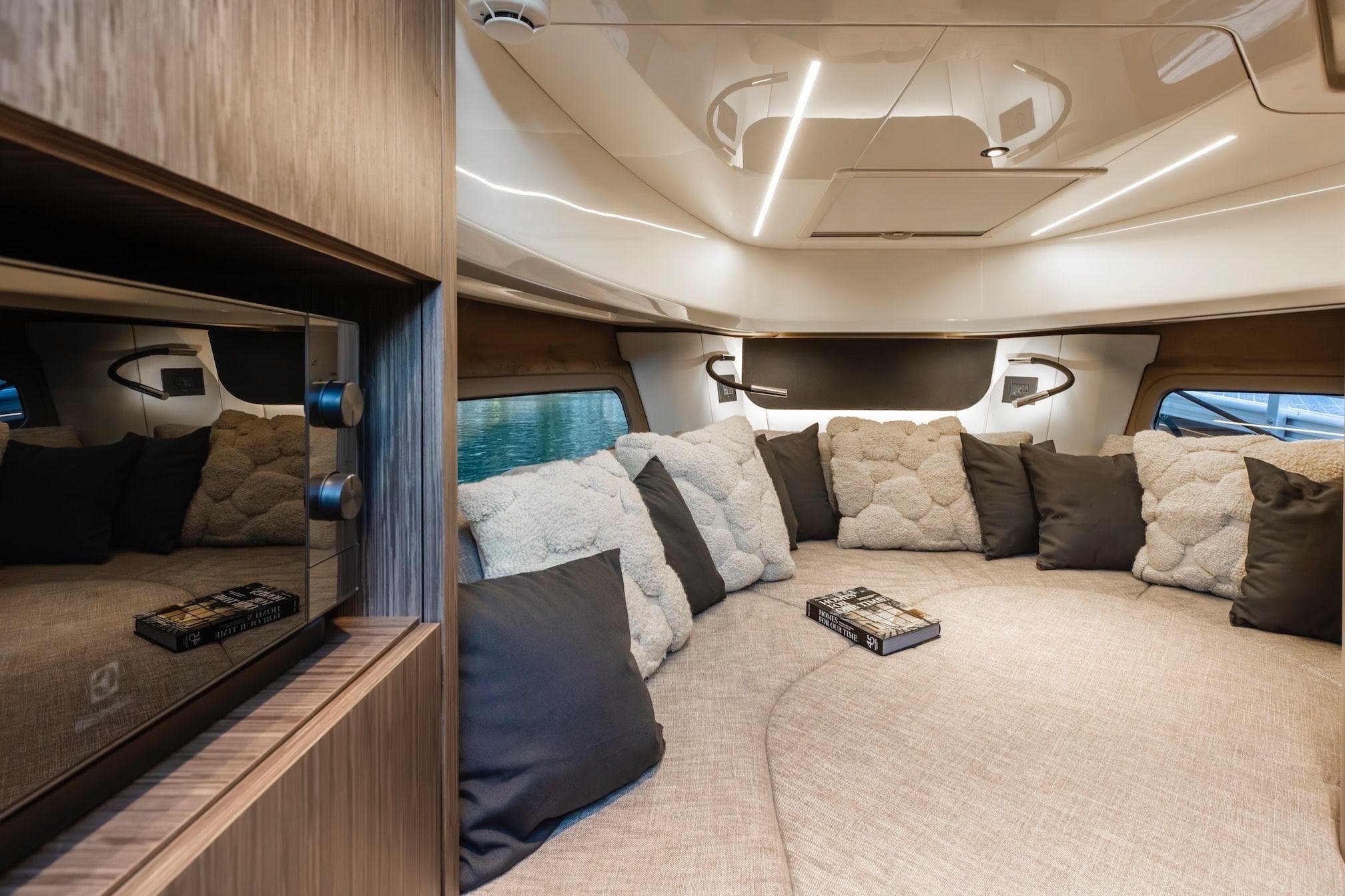 2026 Cranchi A32 Luxury Tender - 7