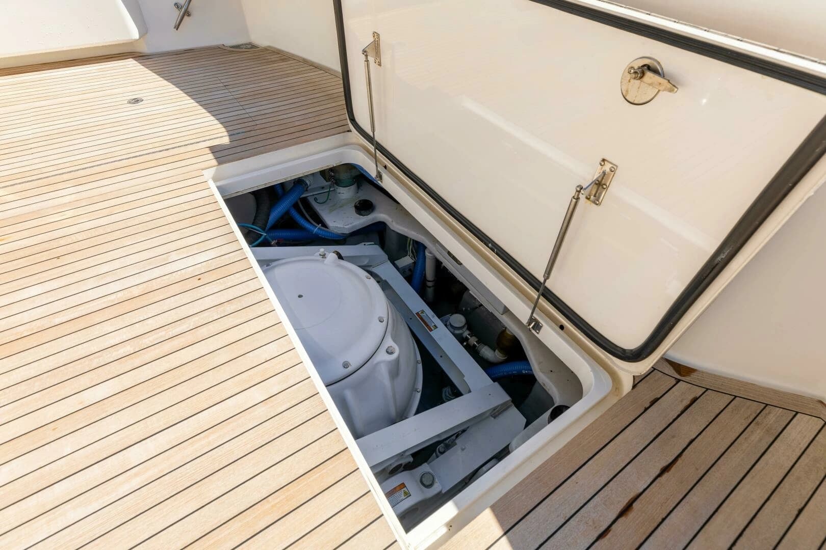 2013 Viking 76 Convertible - Image 65
