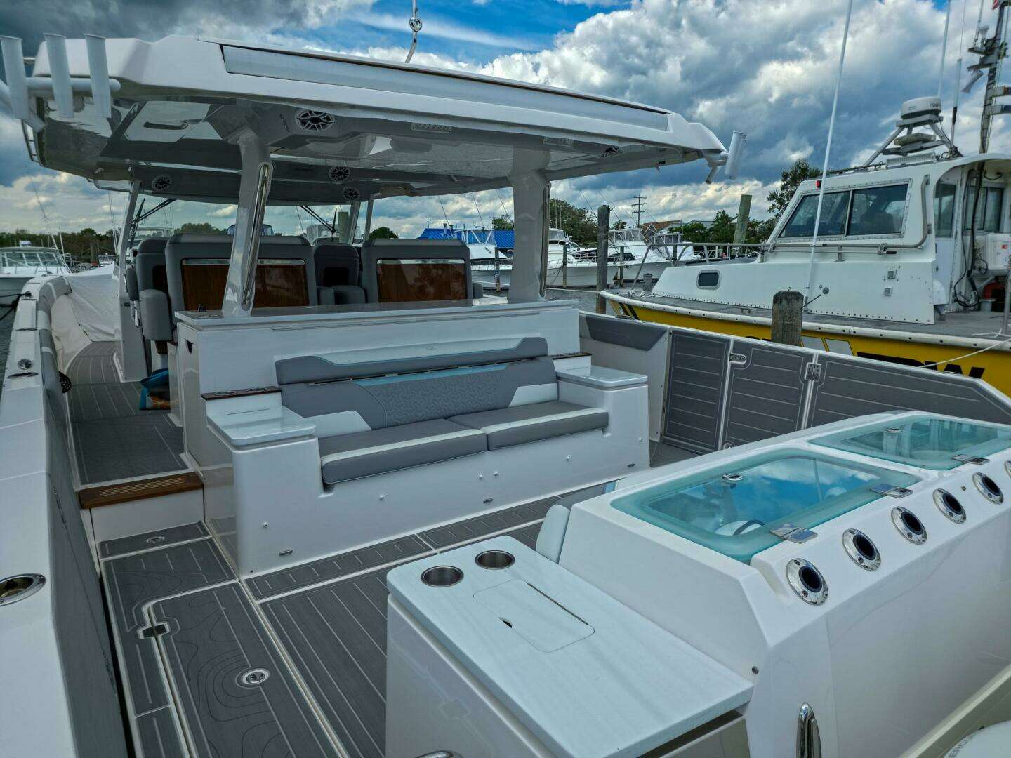 2025 Regal 50 SAV - Image 13