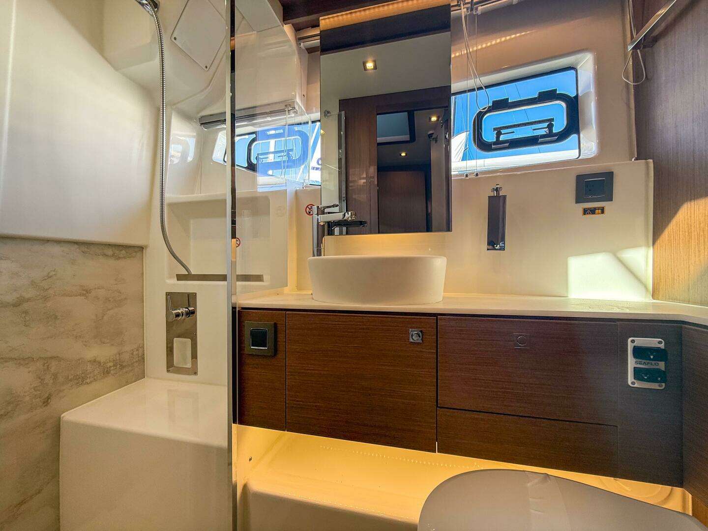 2026 Wellcraft 44 Explorer - Image 7