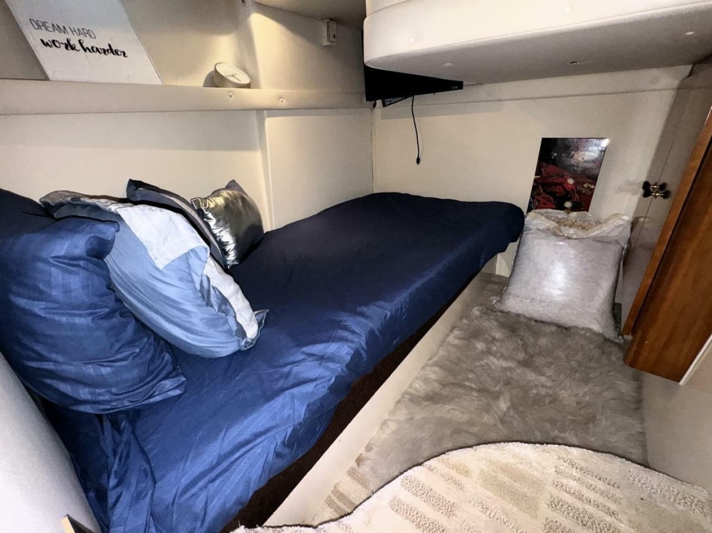 2001 Carver 466 MY - Image 43