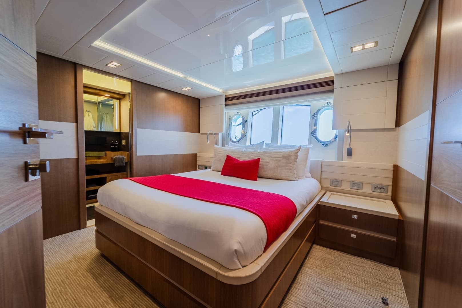 2012 Custom Line Raised Pilothouse - Image 31
