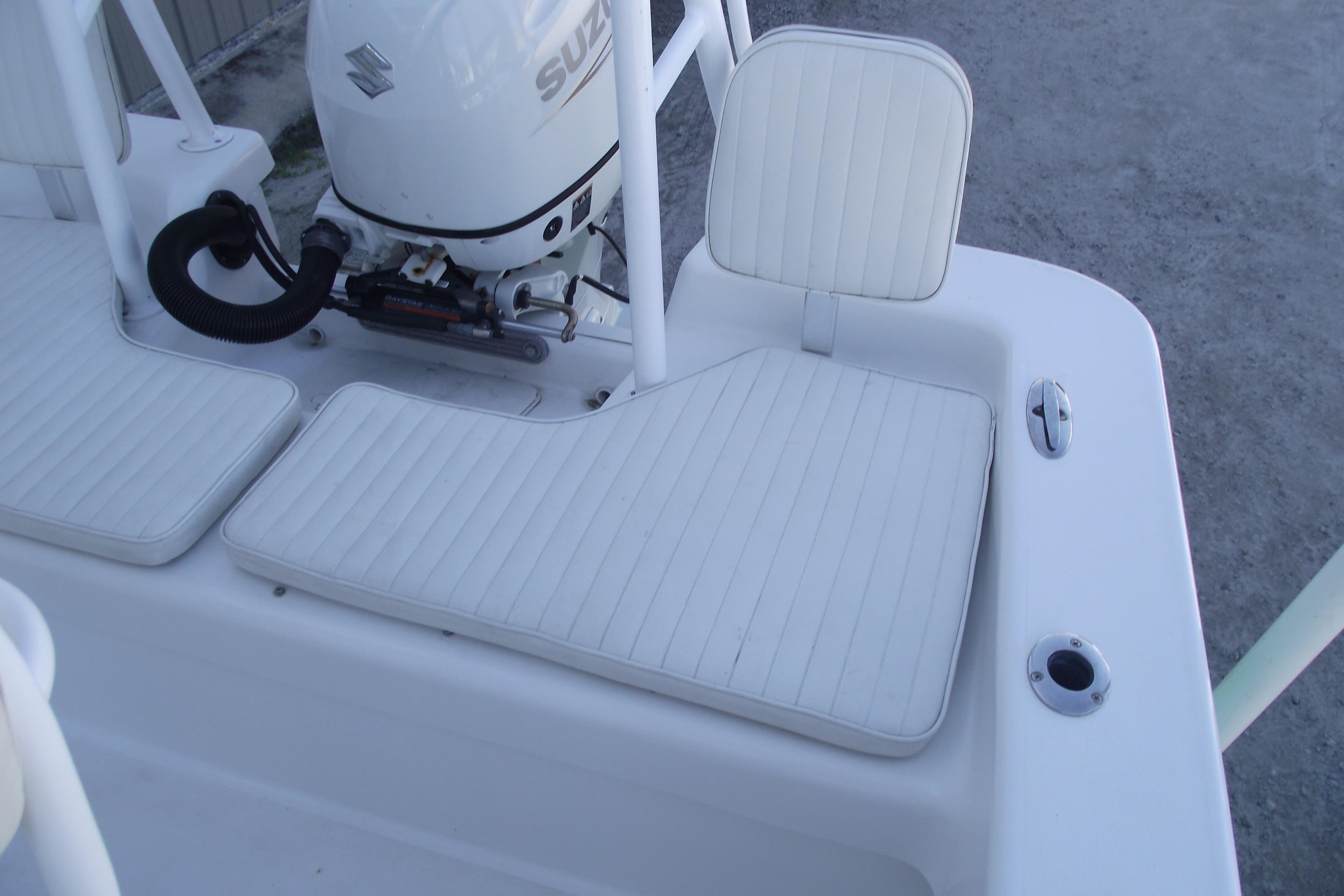 White seating area on a 2021 Savannah SS21 boat with Suzuki engine.