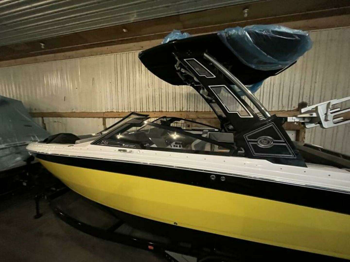 2021 Cobalt R8 Surf - Image 6