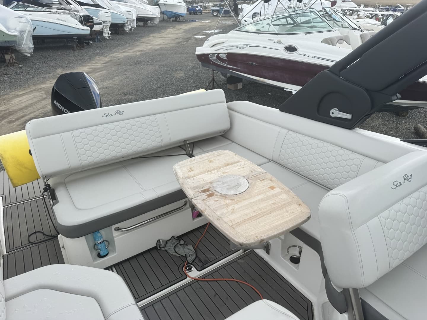 2024 Sea Ray SDX 250 Outboard - Image 9