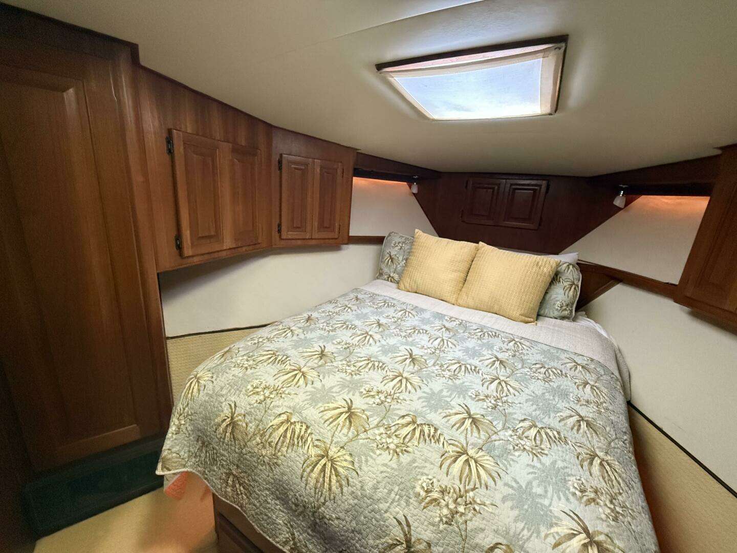 1989 Viking 45 Convertible - Image 30
