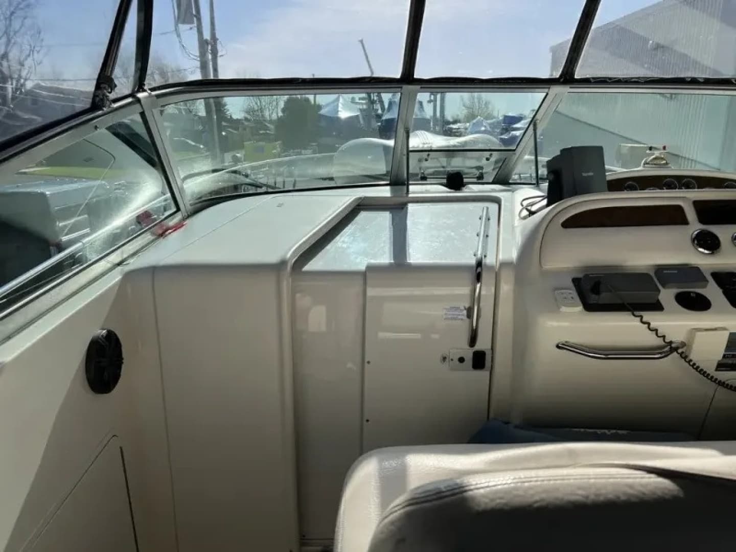 1999 Sea Ray SUNDANCER 310 - Image 16