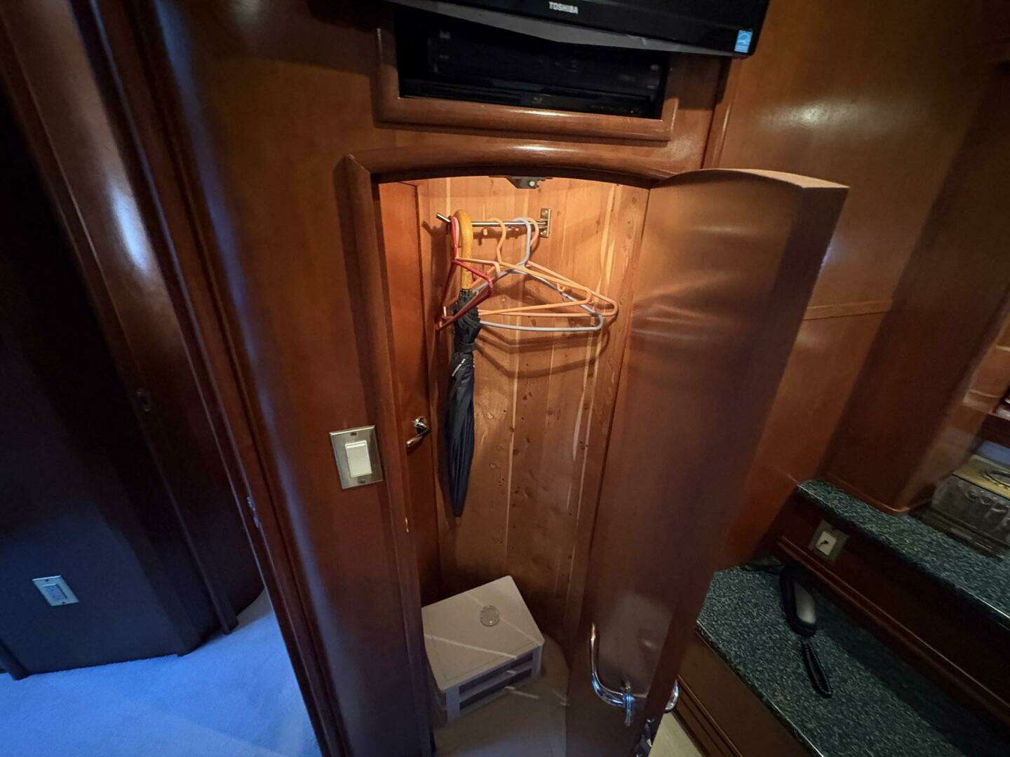 1999 Carver 530 Voyager Pilothouse - Image 48