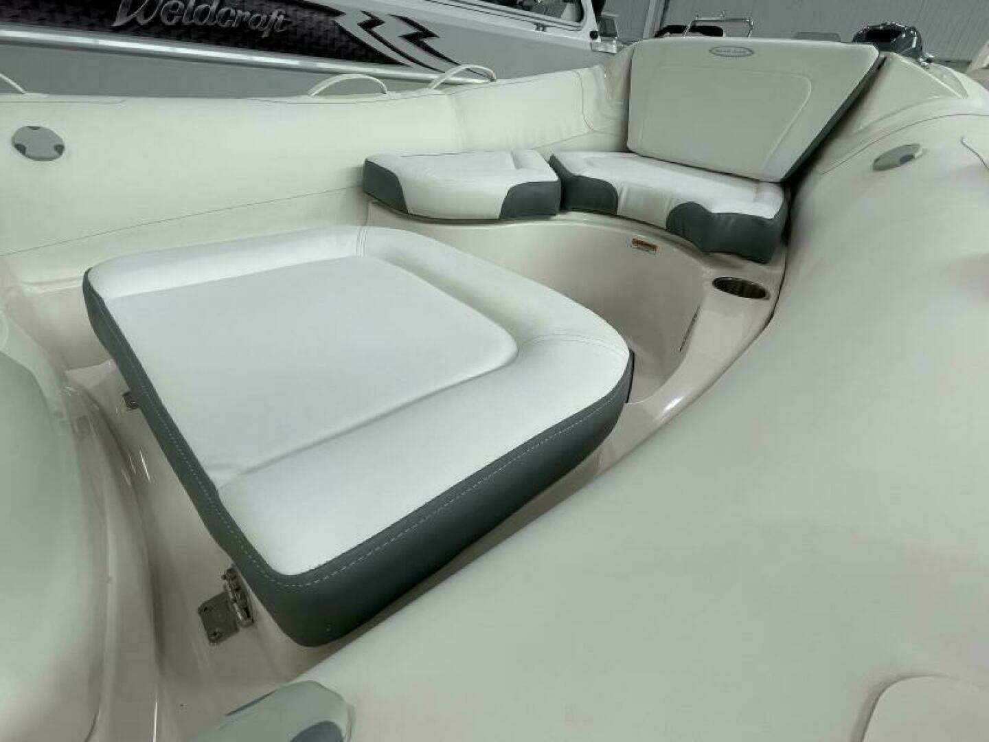 2023 Zodiac Yachtline 490 Deluxe NEO - Image 5