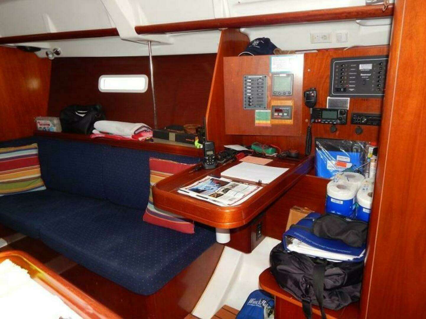 2004 Beneteau 373 - Image 6