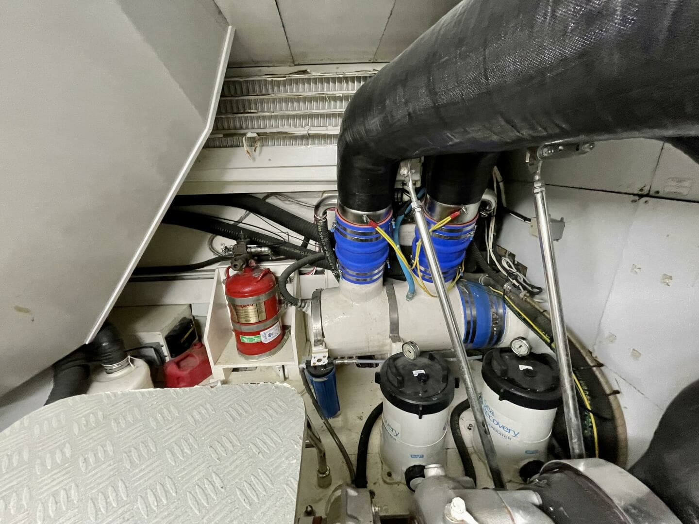 2006 Mochi Craft 74' Dolphin - Image 35