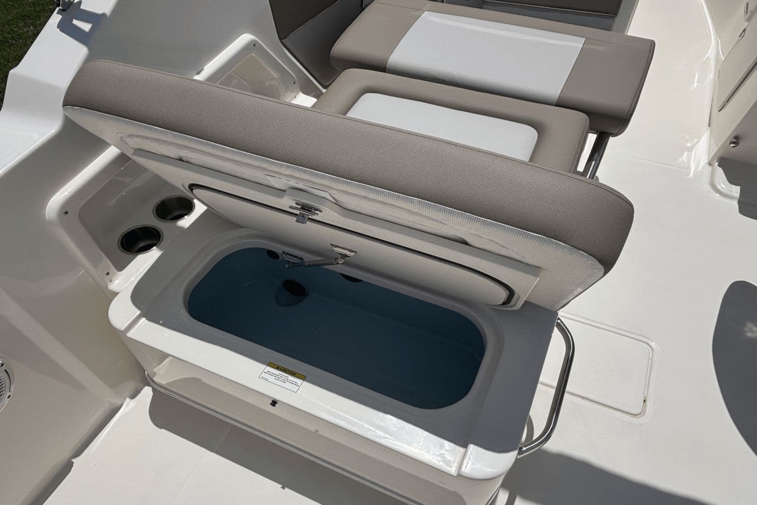 2025 Boston Whaler 210 Vantage - 18