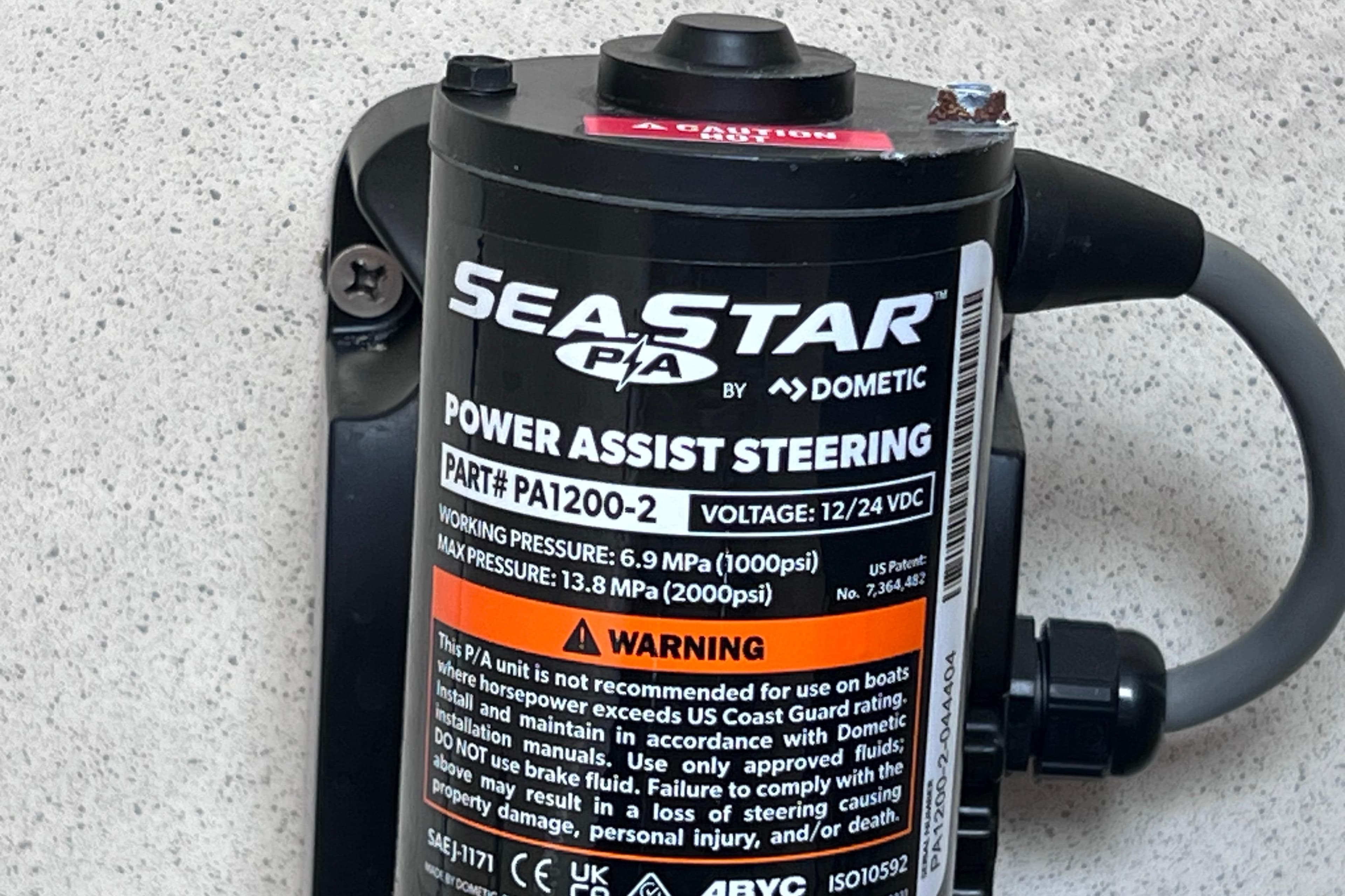 SeaStar power assist steering unit for Hydra-Sports Vector 3300 VX, 2005 model, by Dometic.