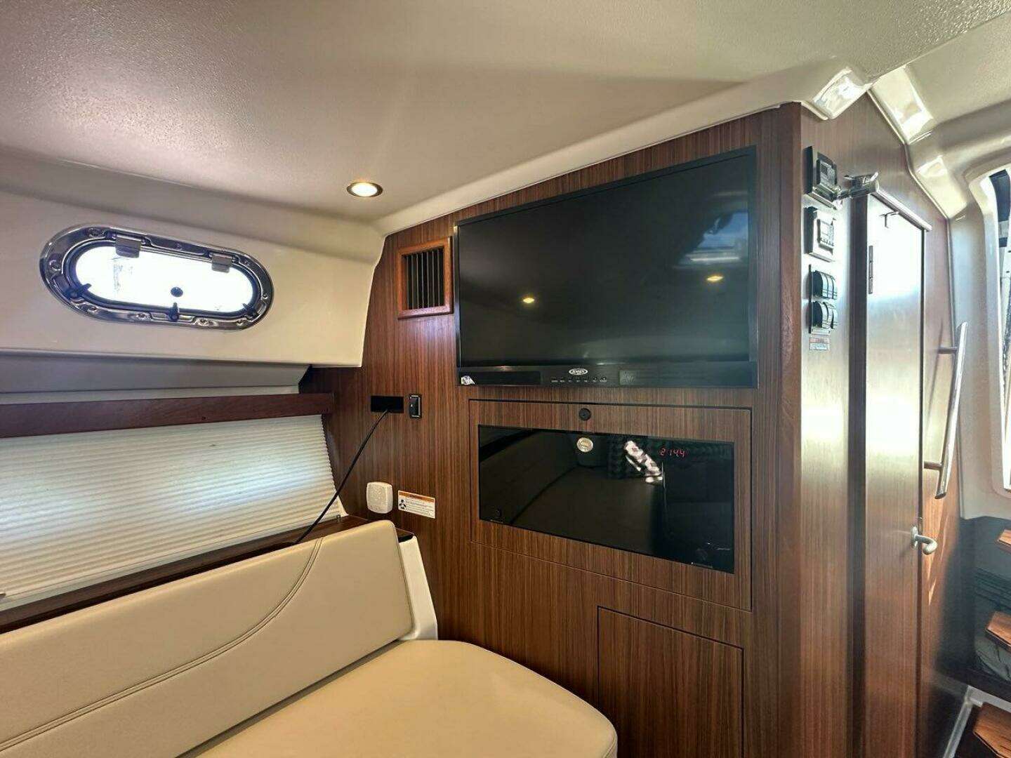 2020 Pursuit 355 OS - Image 20