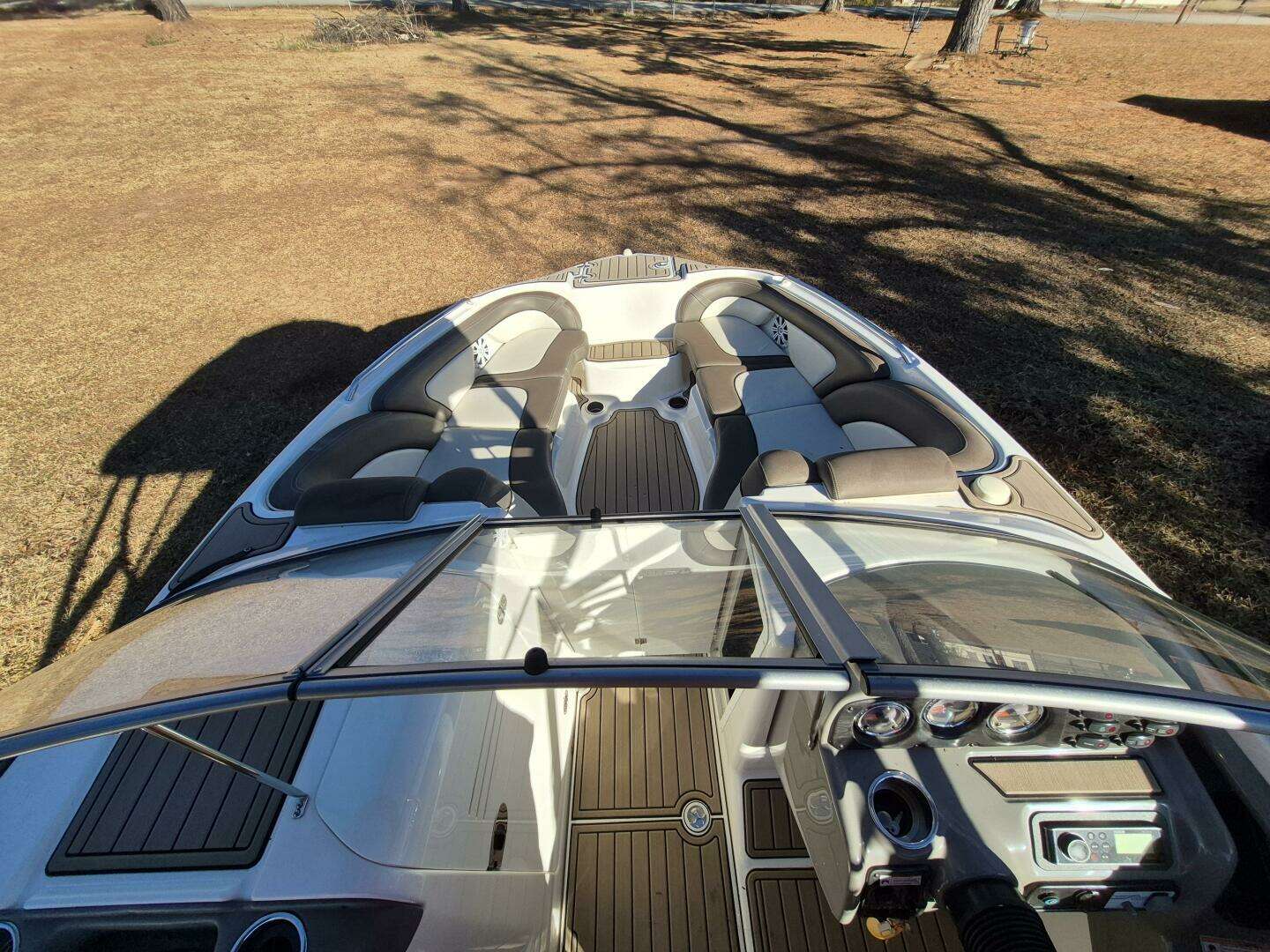 2011 Yamaha Boats 242 Limited S - Image 12