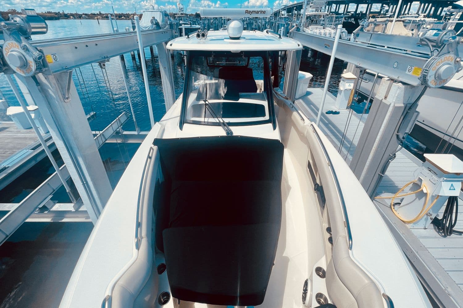 2023 Boston Whaler 350 Realm - 10