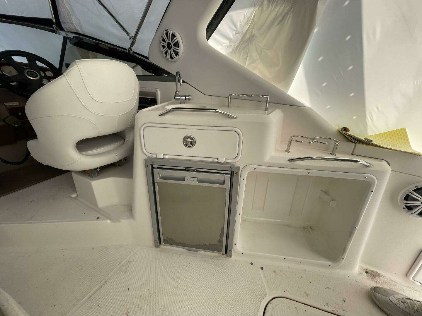 2006 Regal 2860 Window Express - Image 4