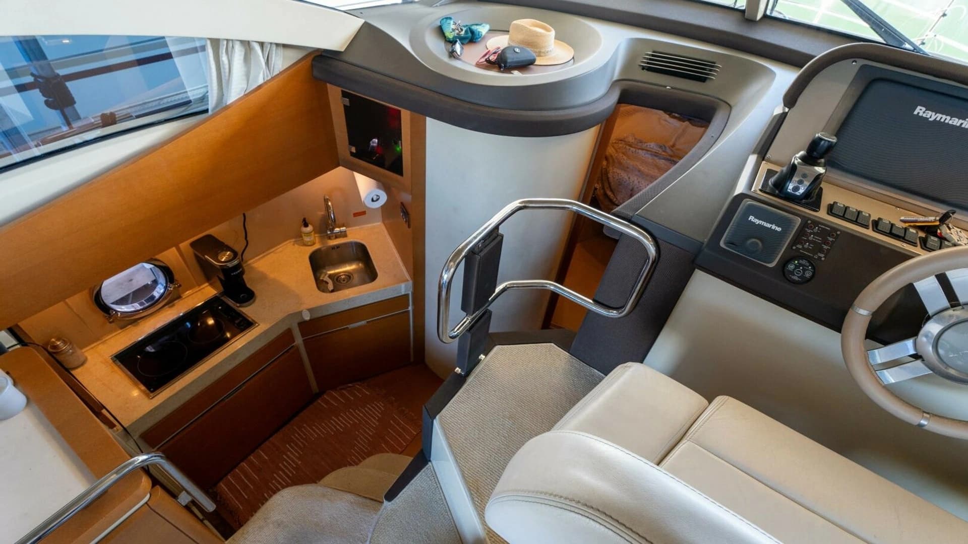 2013 Azimut 40 Flybridge - Image 15