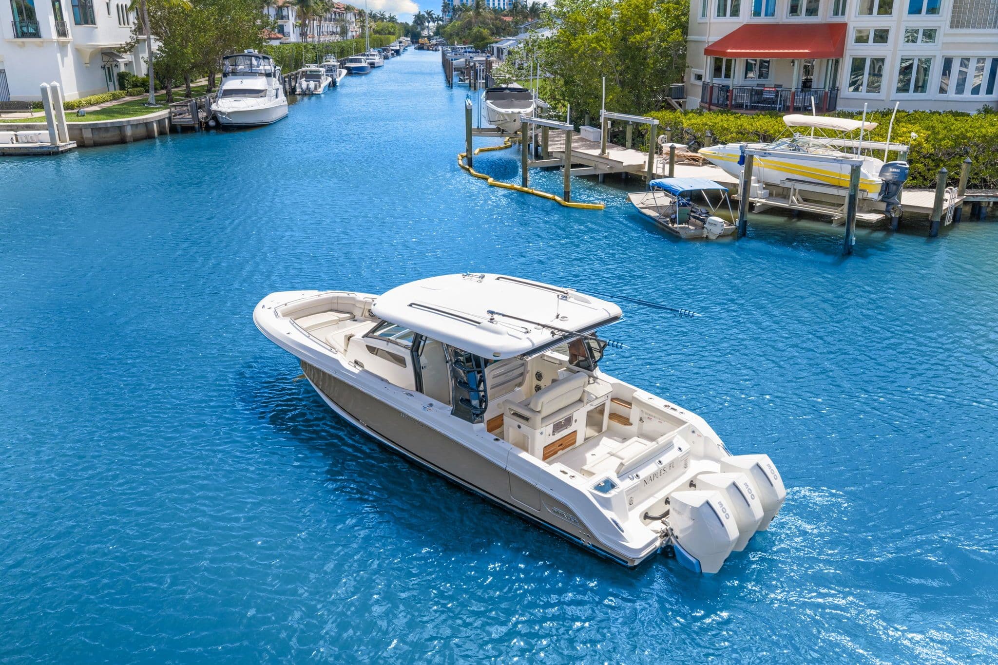 2022 Boston Whaler 350 Realm - 14
