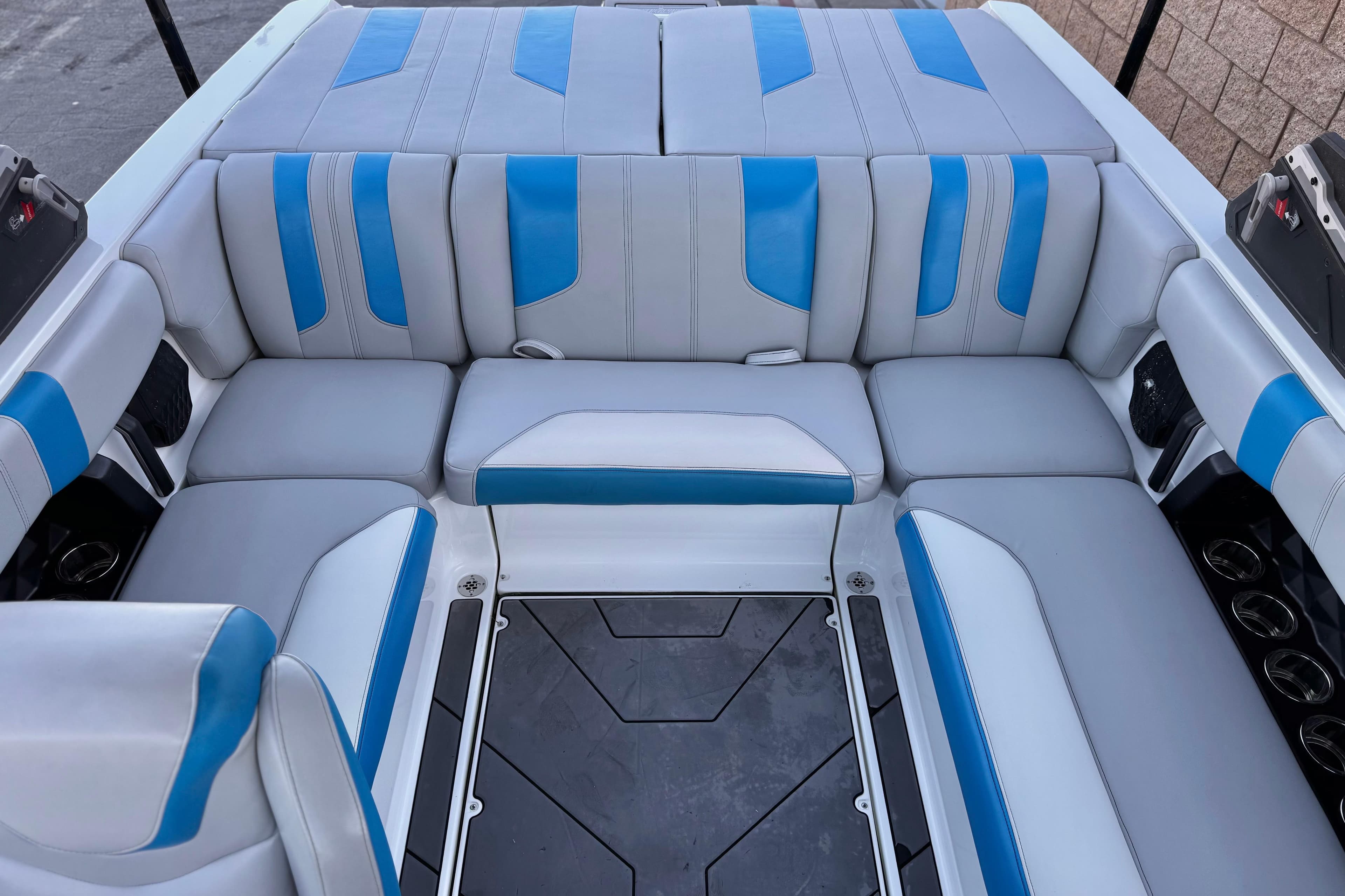 2023 Malibu Wakesetter 21 LX interior with blue and gray seating arrangement.