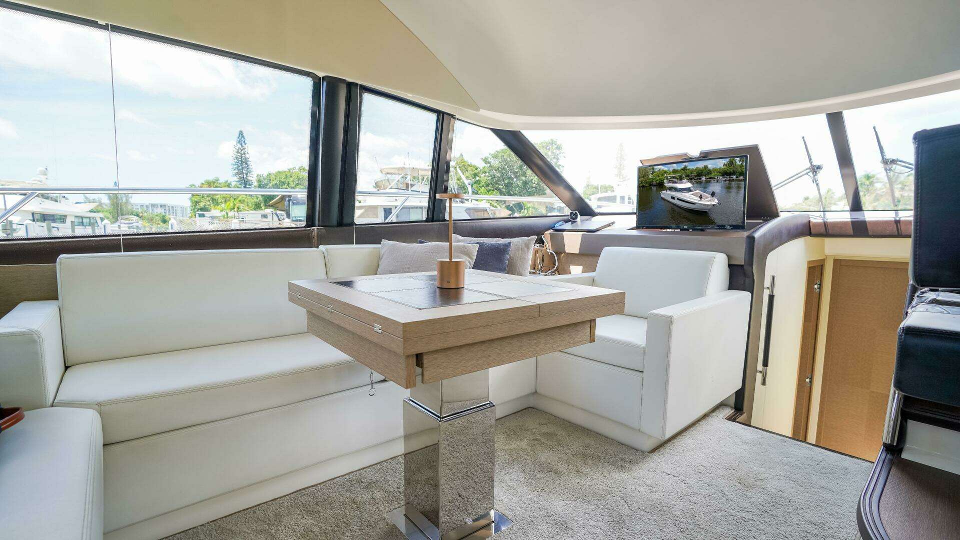 2018 Prestige 500 Flybridge - Image 15