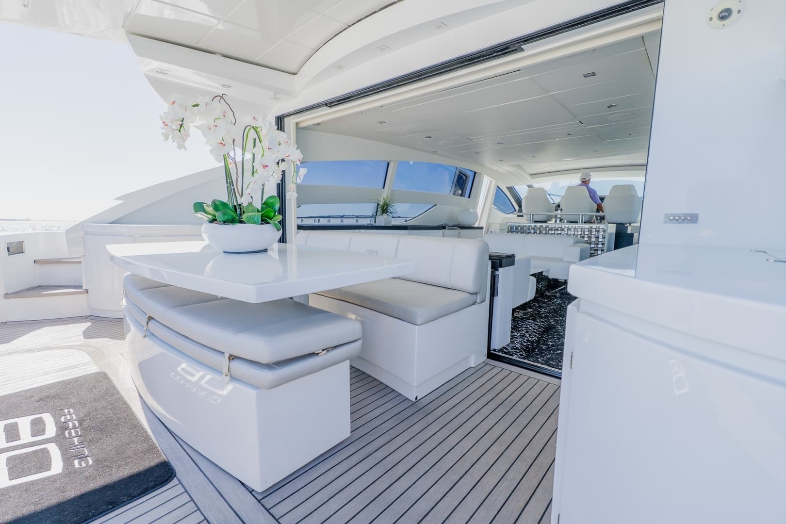 2010 Pershing 80 - Image 12