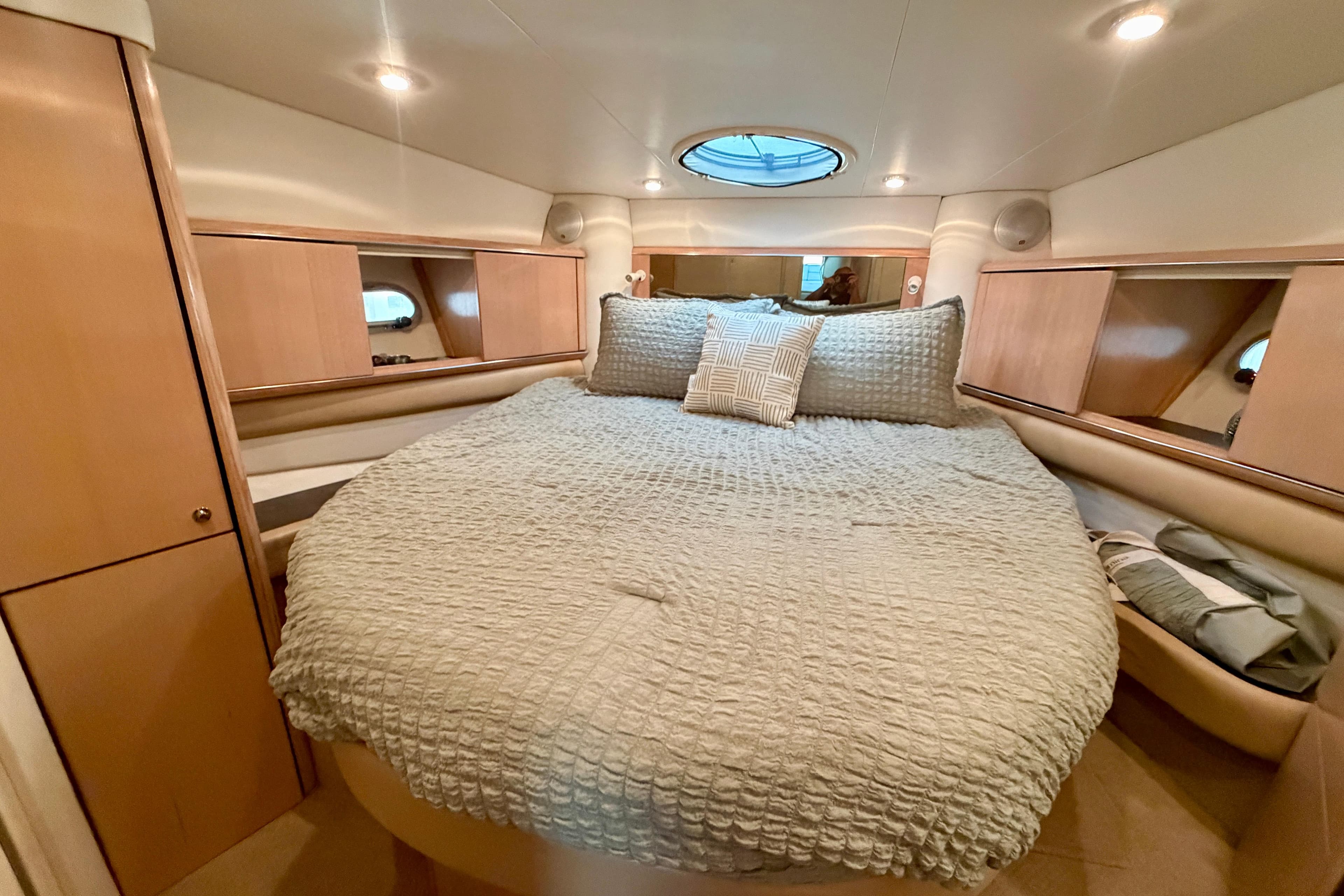 Luxurious cabin interior of a 1997 Avanti 4085 Sunbridge yacht with cozy bedding.