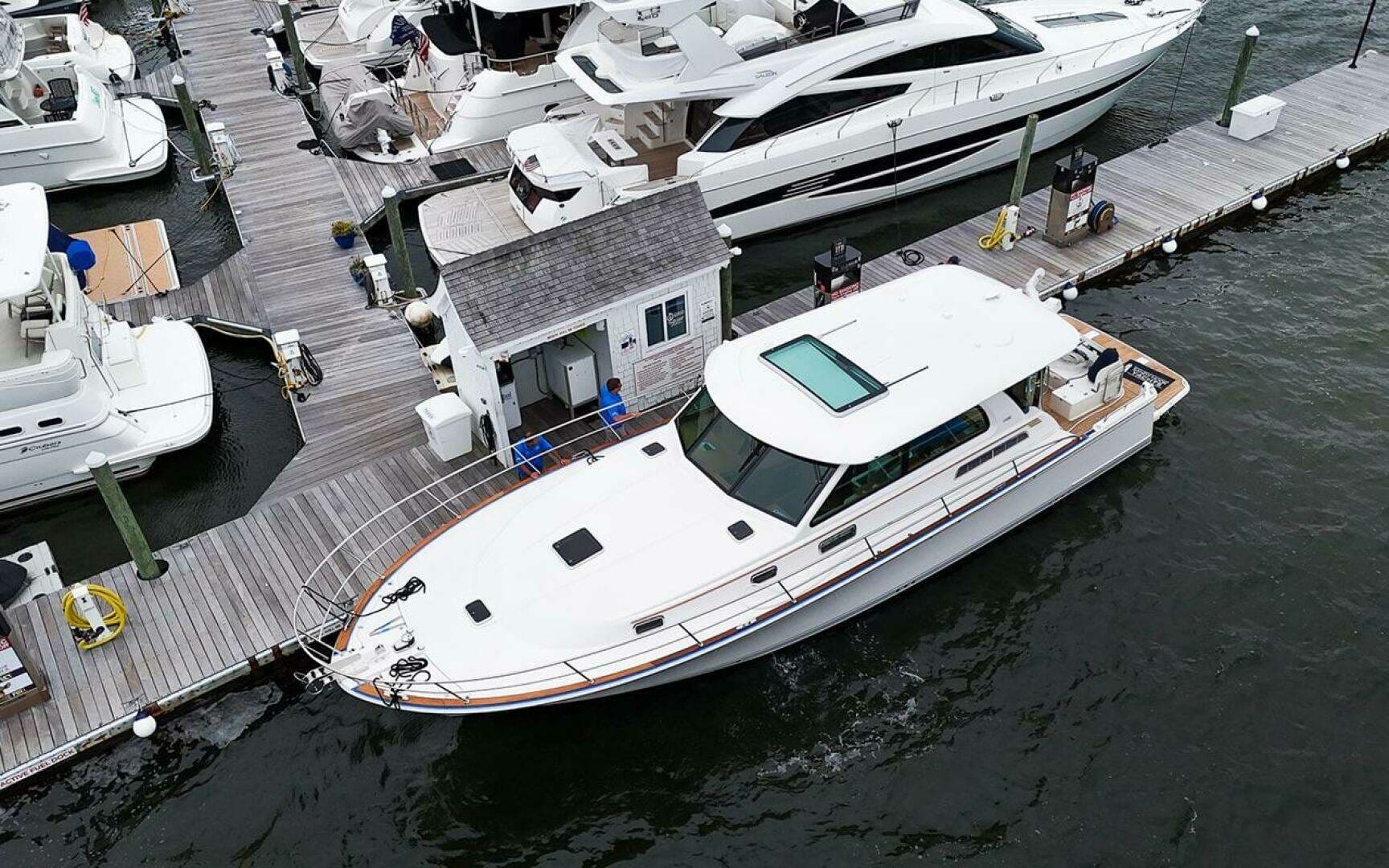 2027 Sabre 45 Salon Express - Image 9
