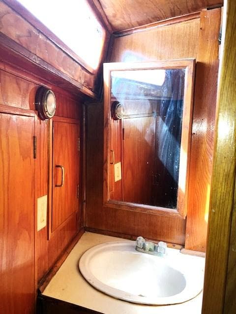 Master vanity