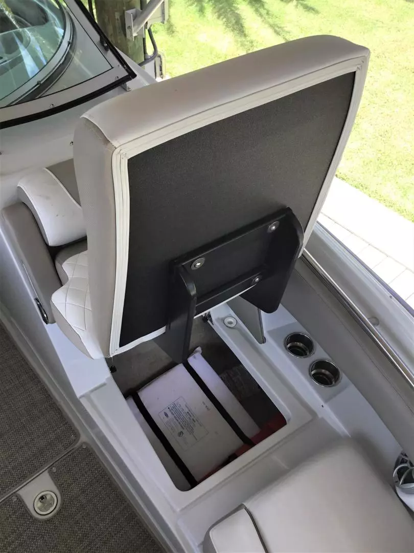 2019 Crownline E275XS - Image 14