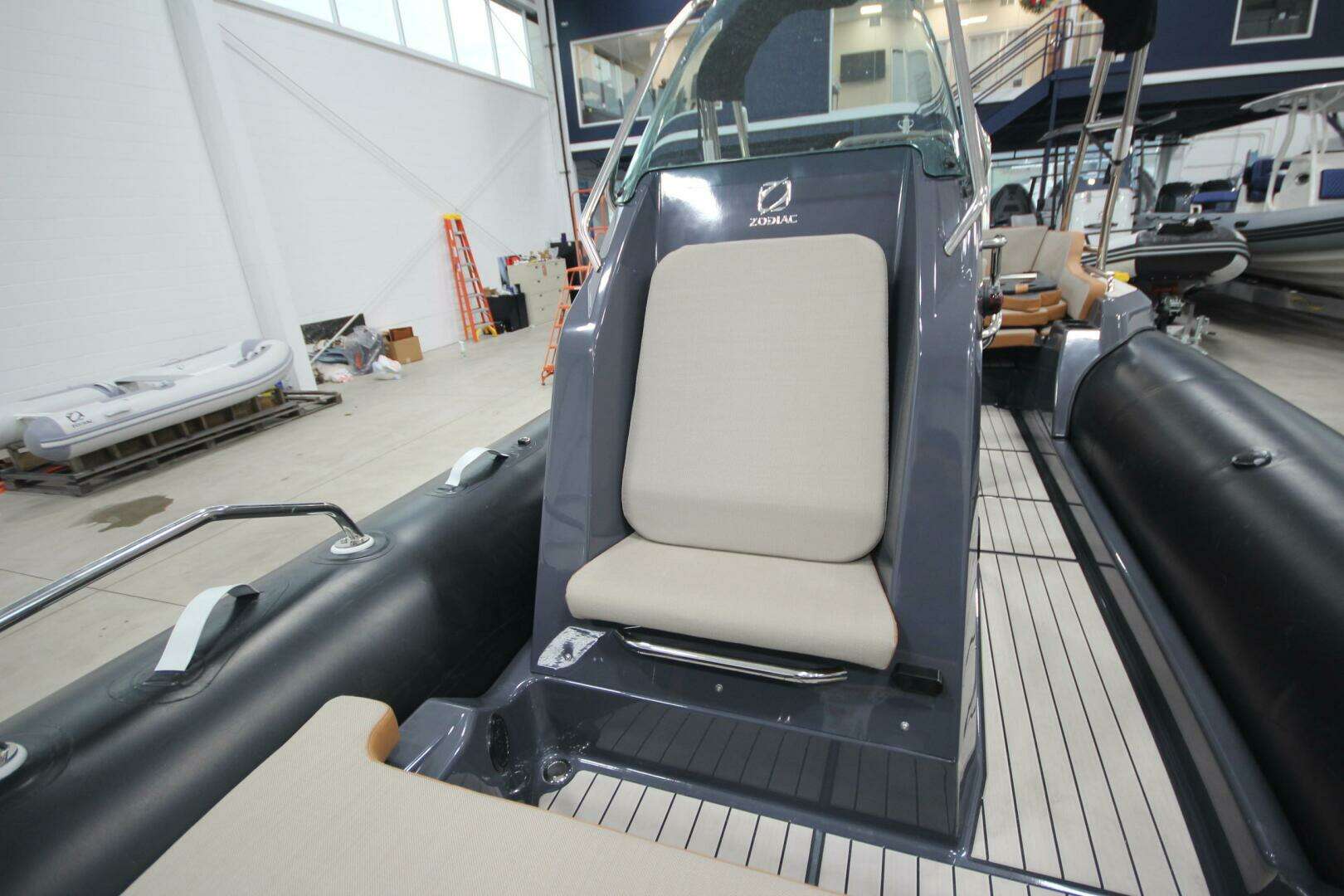2024 Zodiac Medline 6.8 NEO - Image 11