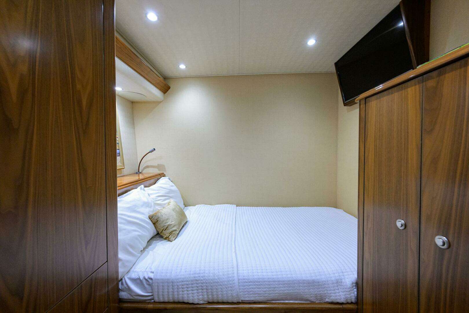 2017 Viking 92 Enclosed Bridge - Image 72