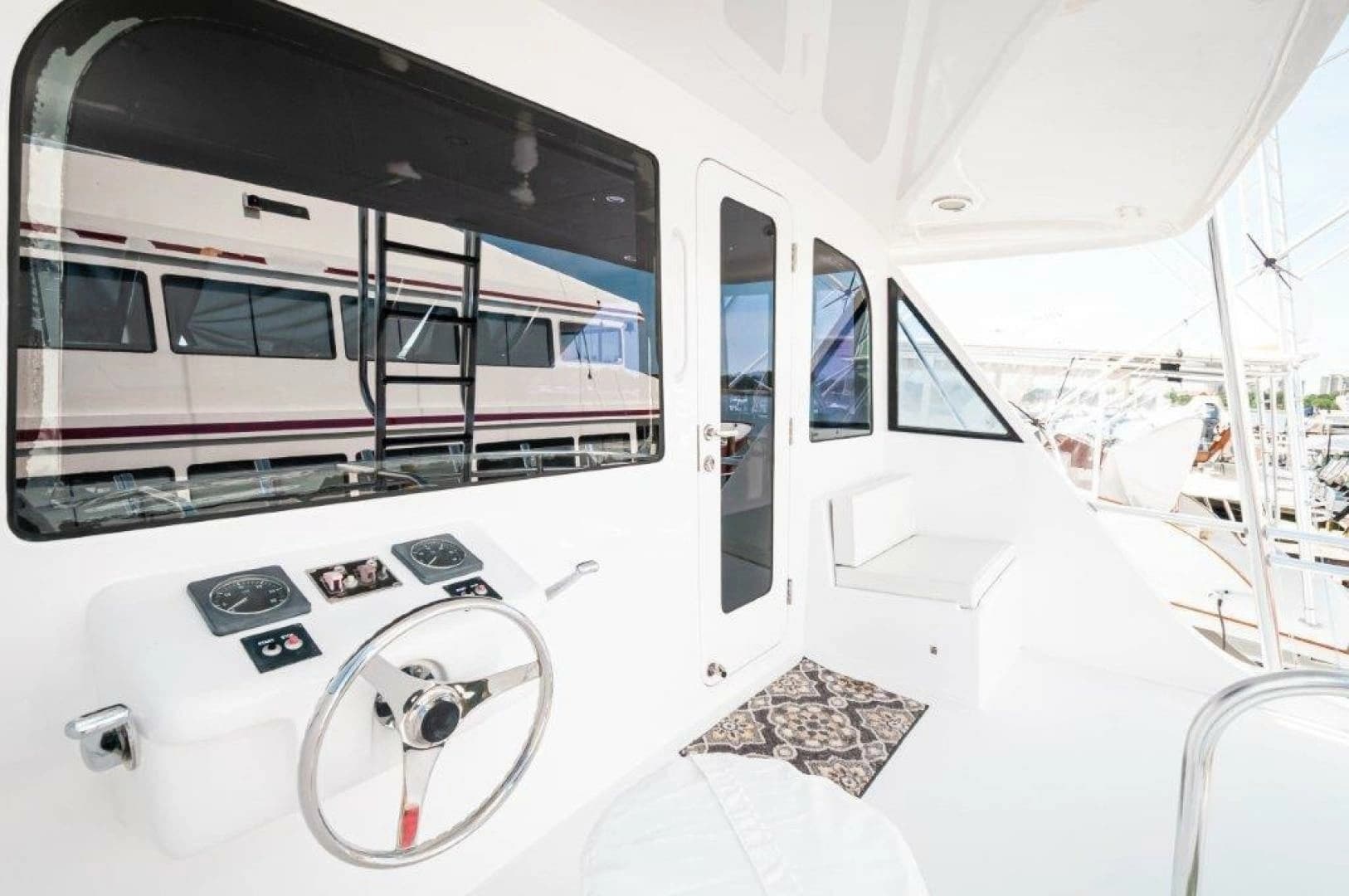 2002 Hatteras 65 Enclosed Bridge - Image 4