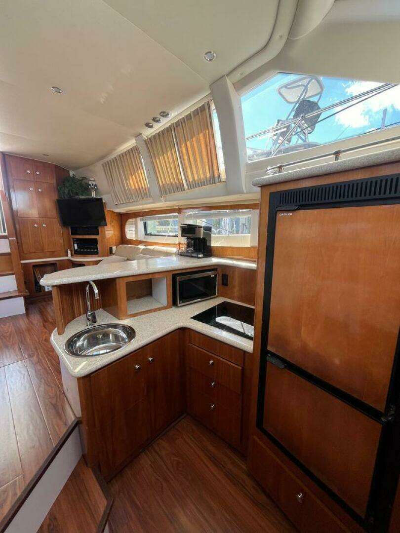 2000 Carver 396 Motor Yacht - Image 22