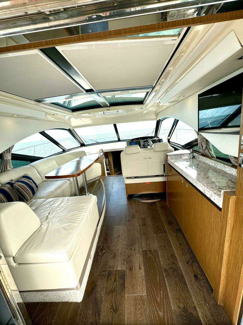 2017 Sea Ray 510 Sundancer - Image 12