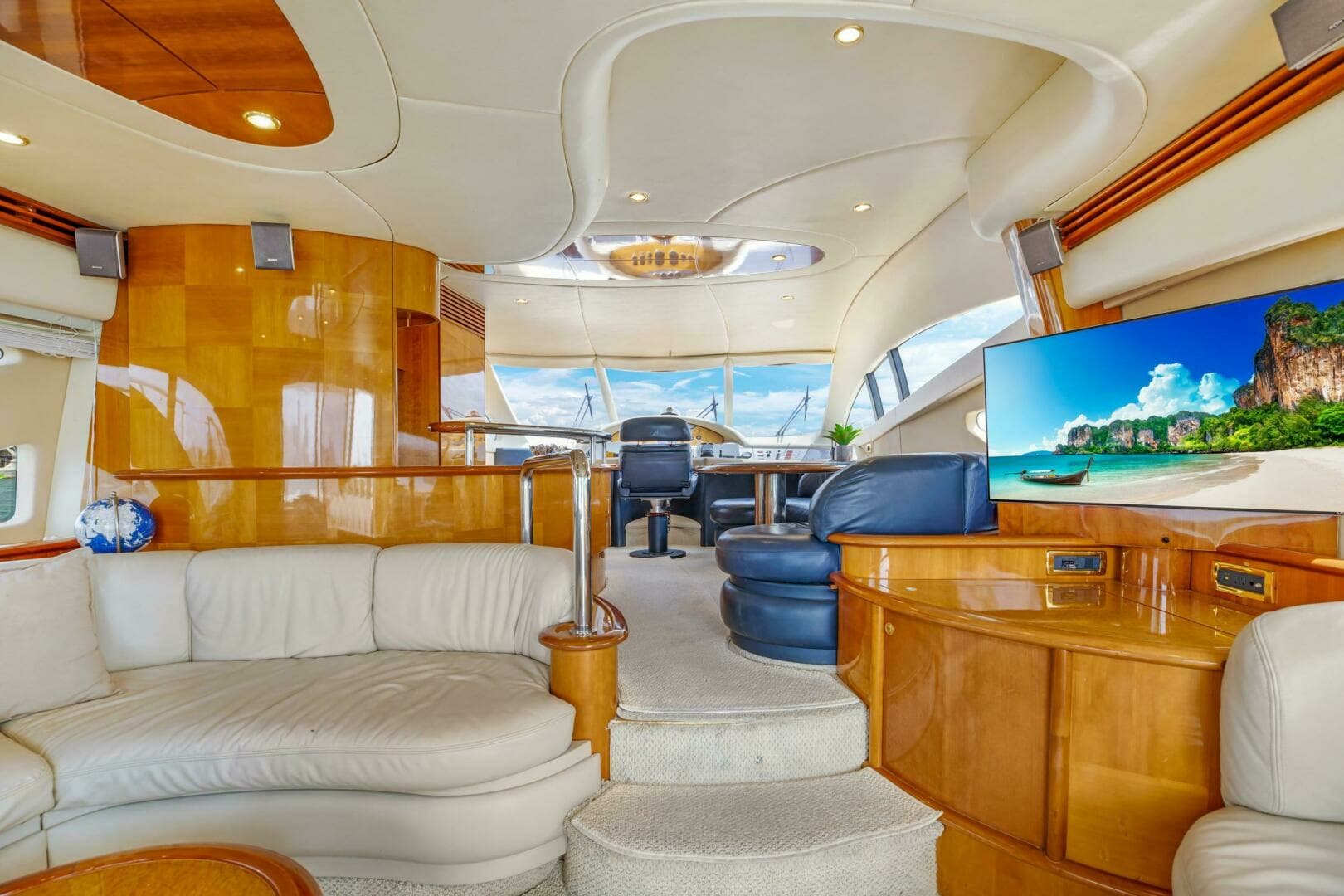 2004 Azimut 62 - Image 7