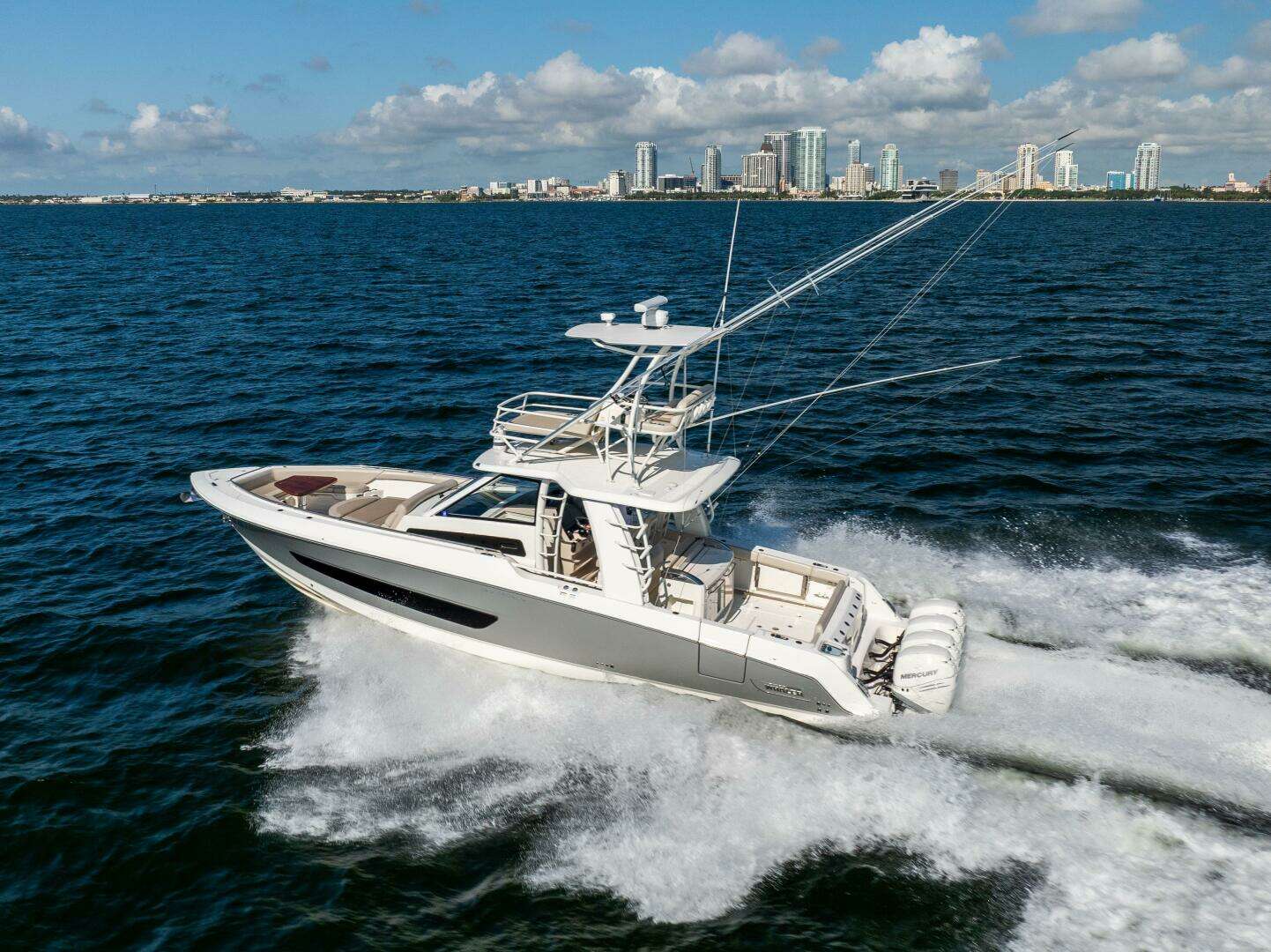 2021 Boston Whaler 420 Outrage - Image 21