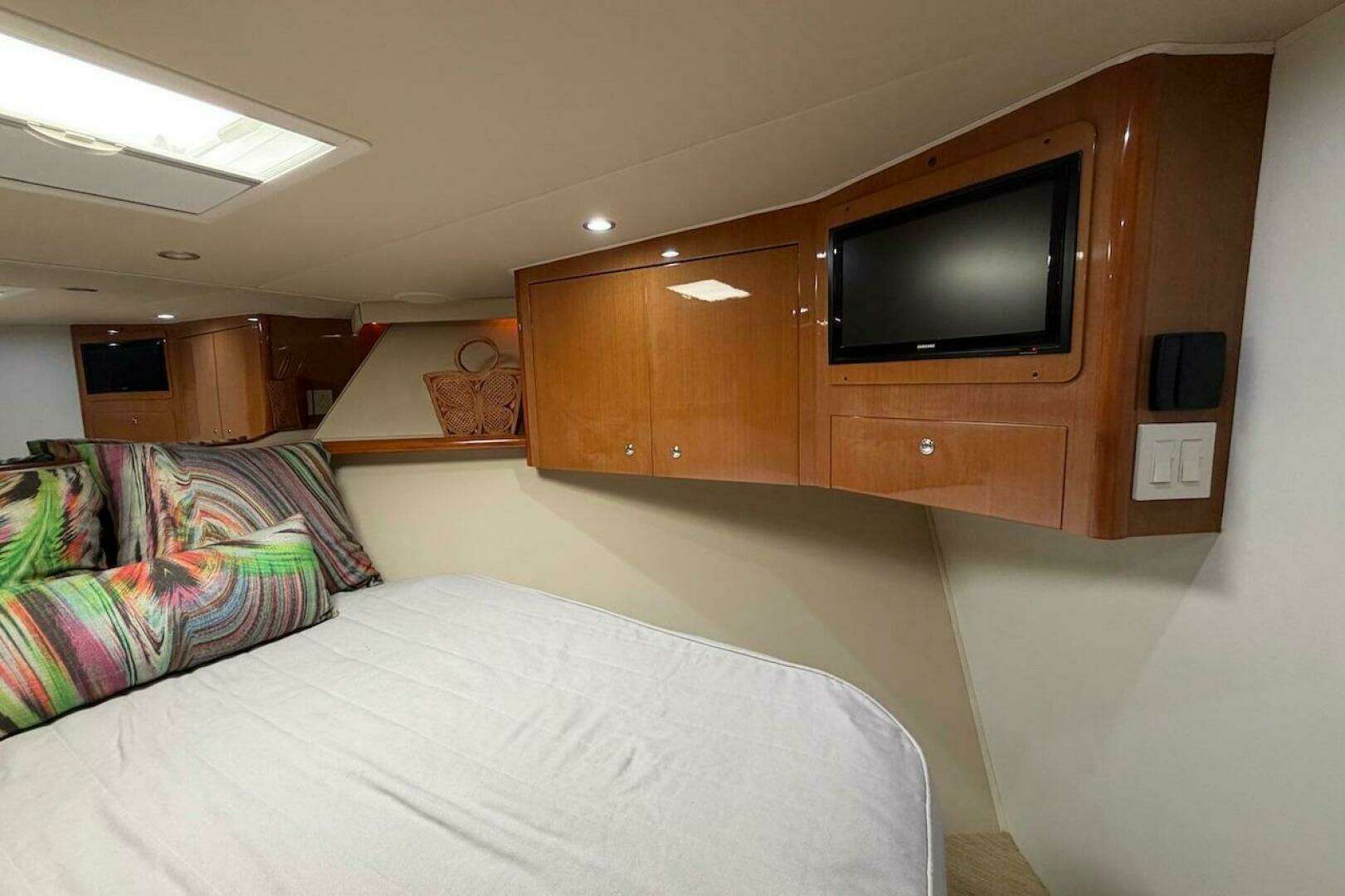 2004 Viking 56 Convertible - Image 27