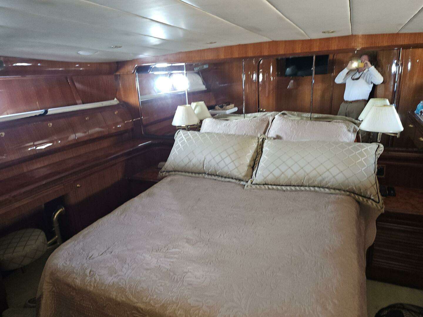 2003 Johnson Flybridge - Image 27