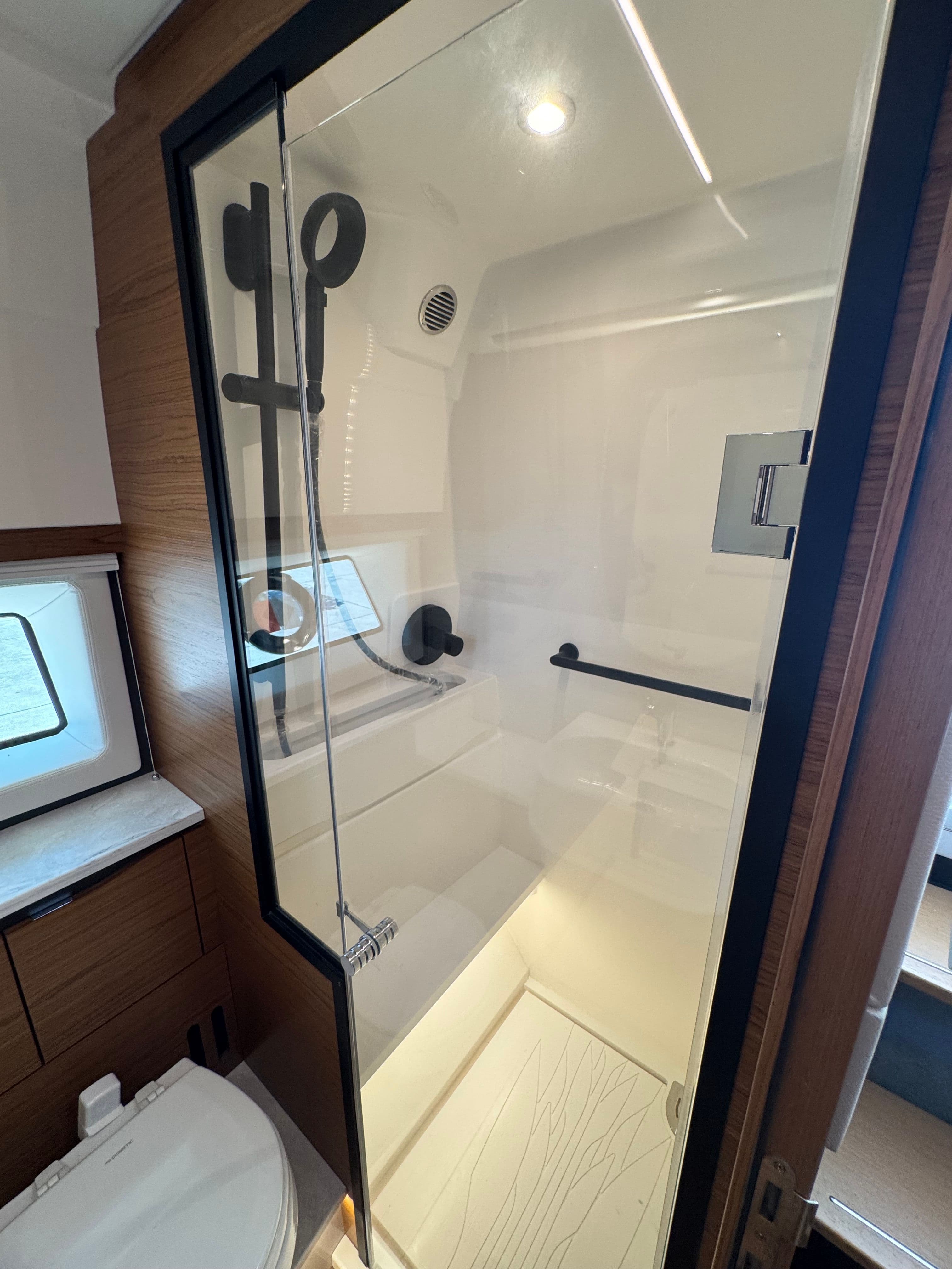 2026 TIARA YACHTS 39 LE - Image 73