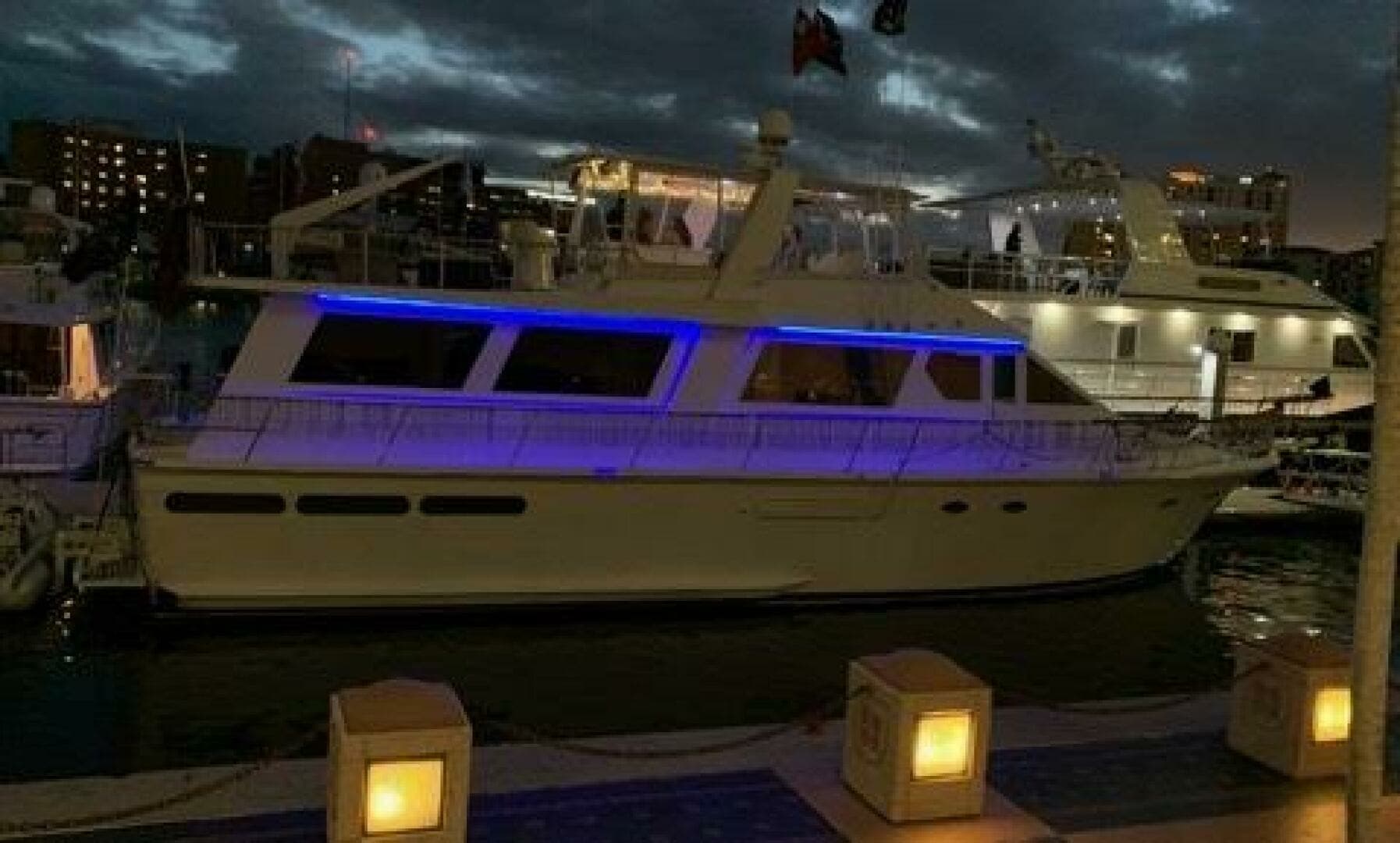 1988 Viking Motor Yacht - Image 6