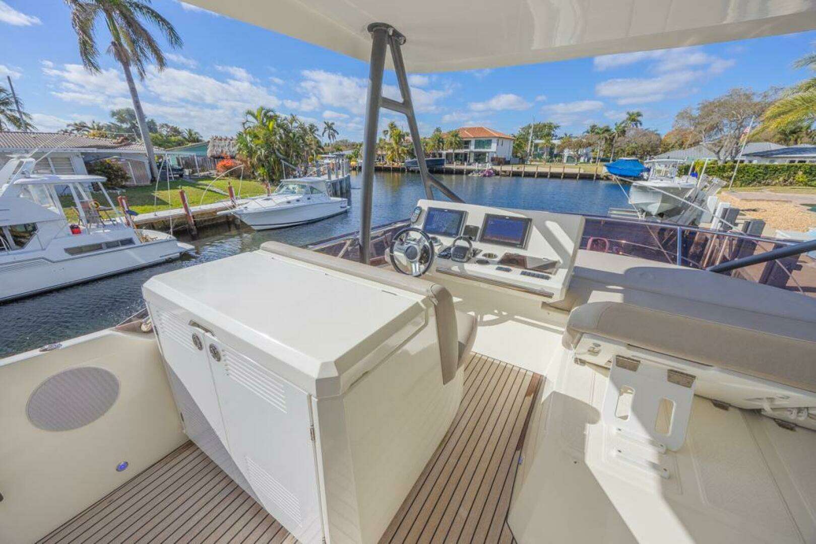 2021 Prestige 520 Flybridge - Image 25